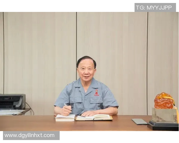 足球明星魏纪中：从绿茵场到人生巅峰的传奇旅程与奋斗故事