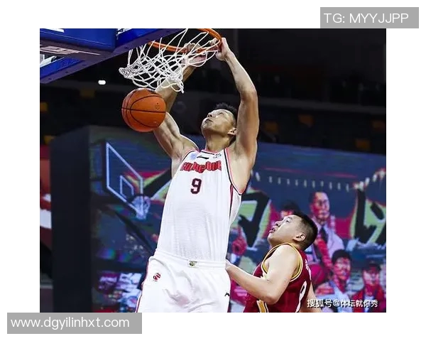 重庆足球队以66分领跑全国锦标赛积分榜展现强劲实力